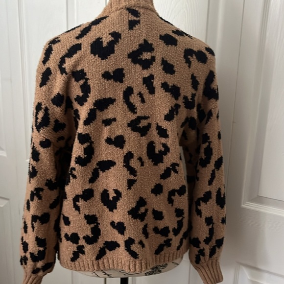 Abercrombie cheetah cardigan - Picture 3 of 4